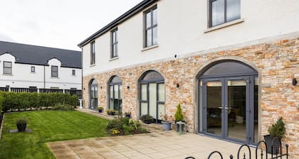 Hillsborough, Co Down, N. Ireland - Homestead Hillsborough (Suite 5)