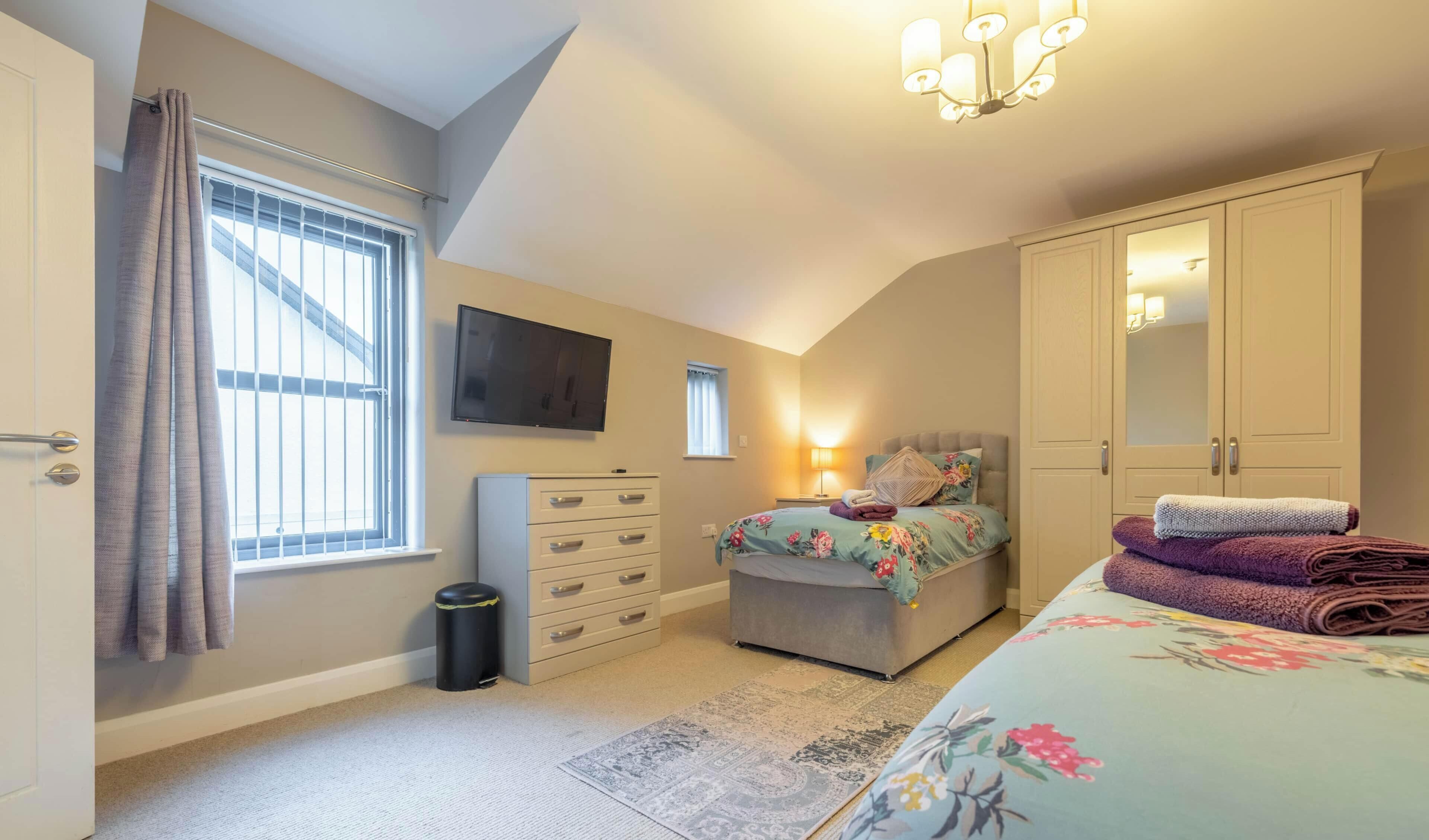 Iron/ironing board, WiFi, bed sheets