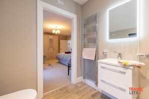 アイロン / アイロン台、WiFi、ベッドシーツ