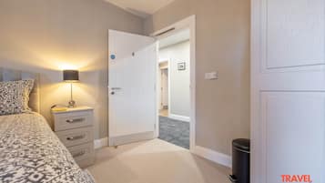 Silitysrauta/-lauta, Wi-Fi, vuodevaatteet