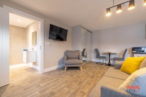 TV - Hillsborough, Co Down, N. Ireland - Suite 6 (Royal Hillsborough)