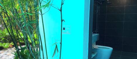 Doccia, asciugacapelli, bidet, asciugamani