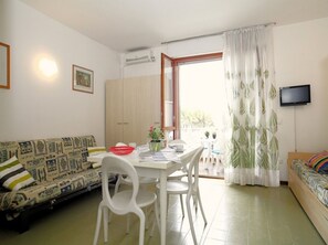 TV - Charming and cozy studio flat (Lignano Sabbiadoro)