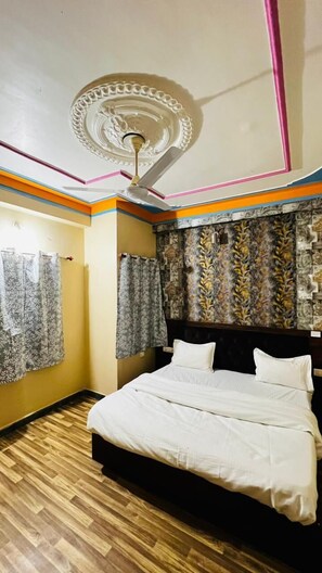 Deluxe Room | Free WiFi - CHEERS CLUB & HOTEL (Udaipur)