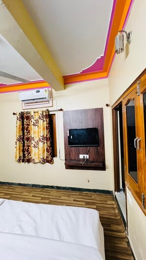 Standard Room | Free WiFi - CHEERS CLUB & HOTEL (Udaipur)