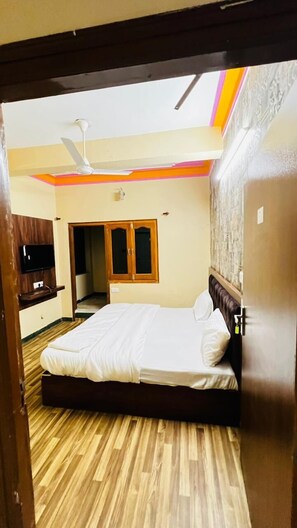 Standard Room | Free WiFi - CHEERS CLUB & HOTEL (Udaipur)