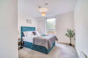 2 bedrooms, iron/ironing board, free WiFi, bed sheets - Salford Duplex Apartment - Near City Center (Salford)
