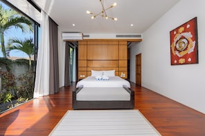 Tabla de planchar con plancha, cunas, wifi gratis y ropa de cama 