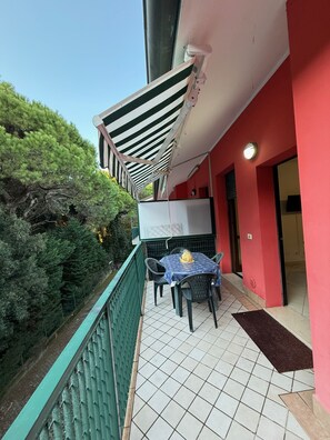 Outdoor dining - Comfy stay close to sea and the center (Rosolina Mare)