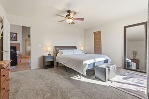 3 makuuhuonetta, silitysrauta/-lauta, Wi-Fi, vuodevaatteet