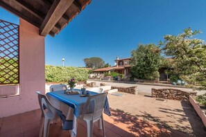 Outdoor dining - Perfectly located flat in San Teodoro (San Teodoro)