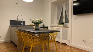 Apartment | Living area | Flat-screen TV