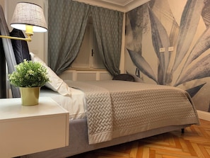 تجهيزات عازلة للصوت ومكواة/لوح كي