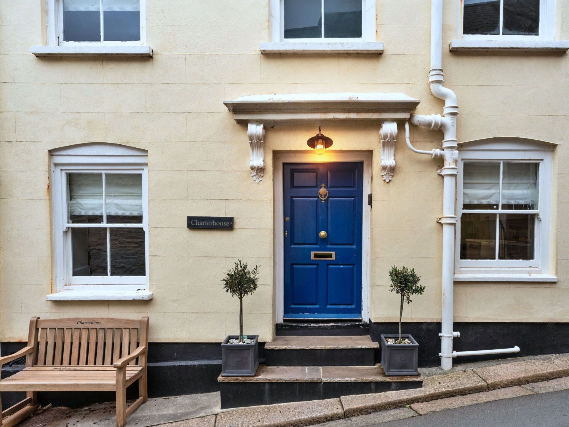 تفاصيل الفندق من الخارج