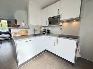 Refrigerador, microondas, parrilla de estufa y lavavajillas 