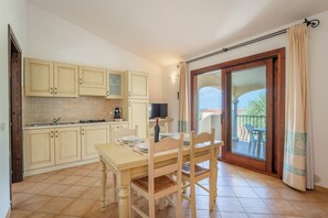 Dining - Comfy accommodation with sea view (Badesi)