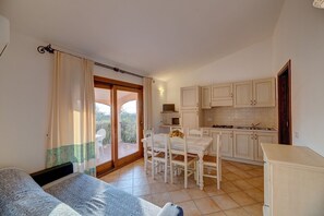 Interior - Comfy flat with sea view (Badesi)