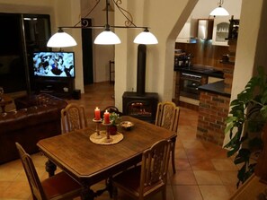Dining - Moselidyll-Traumferienwohnung in exponierter Moselufer-Lage by Interhome (Traben-Trarbach)