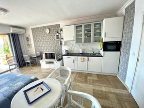 Interior - Studio mit großzügiger Terrasse und Panoramablick by Interhome (Villefranche-sur-Mer)