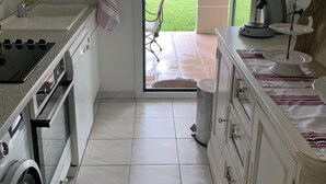 Private kitchen - Wohnung in Mougins mit Gepflegtem Garten by Interhome (Mougins)