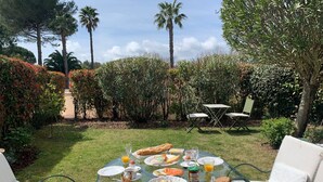 Outdoor dining - Wohnung in Mougins mit Gepflegtem Garten by Interhome (Mougins)