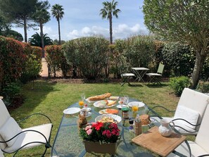 Outdoor dining - Wohnung in Mougins mit Gepflegtem Garten by Interhome (Mougins)