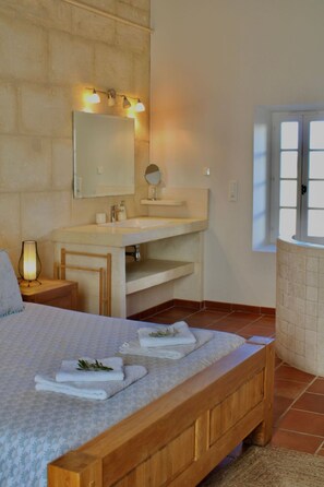 2 bedrooms, Internet - Alpilles by Interhome (Arles)