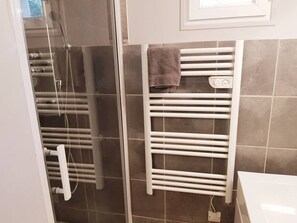 Towels - Provence 5 pers 2 Zimmer Schwimmbad Tennis by Interhome (Grans)
