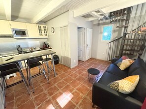 TV - Provence 5 pers 2 Zimmer Schwimmbad Tennis by Interhome (Grans)
