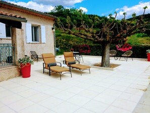 Terrace/patio - Haus auf dem Land in ruhiger Lage mit privatem Pool by Interhome (Bonnieux)