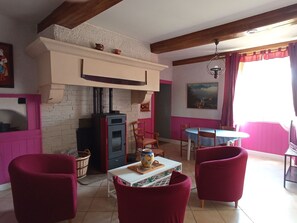 Interior - Les deux Unicornes Herrenhaus by Interhome (Anchenoncourt et Chazel)