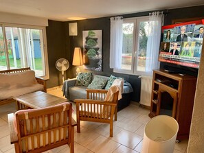 TV, fireplace - mit Pool by Interhome (Conduché)