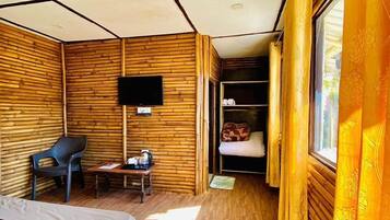 Double Room, Mountain View | Desk, laptop workspace, free WiFi