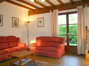 TV, fireplace, DVD player - St Josse Farmhouse accommodation - Le Touquet. by Interhome (Montreuil)