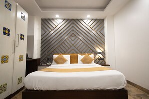 Superior Room | Free WiFi - Hotel Namoh (New Delhi)