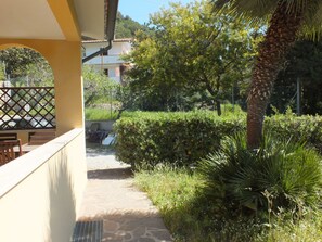 Property grounds - Ruhige Wohnung am Meer by Interhome (Cavoli)