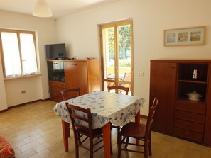 Dining - Ruhige Wohnung am Meer by Interhome (Cavoli)