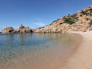 Beach - für zwei Personen mit Pool und Sonnenterrasse und wundabarem Seeblick by Interhome (Costa Paradiso)