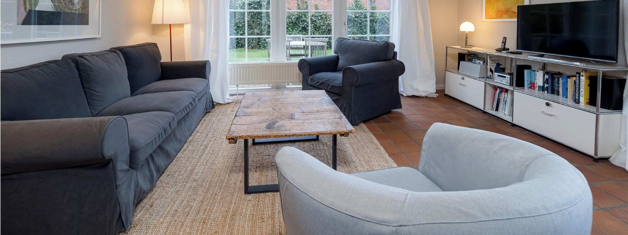 Fernseher, Kamin, Stereoanlage