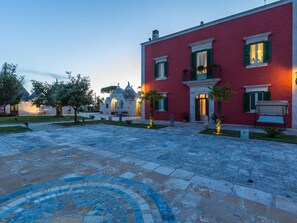 Property grounds - Rundes Steinhaus 'Palmento' mit Schwimmbad by Interhome (Martina Franca)