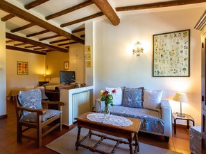 TV - Wohnung in Chiusi mit Gemeinschaftspool, Grill und Garten by Interhome (Chiusi)