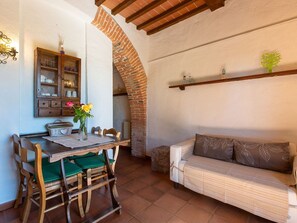 Interior - Wunderschöne Wohnung in Chiusi mit Gemeinschaftspool mit Panoramablick by Interhome (Chiusi)
