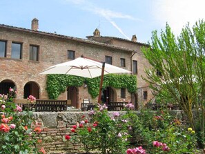 Property grounds - Wunderschöne Wohnung in Chiusi mit Gemeinschaftspool mit Panoramablick by Interhome (Chiusi)