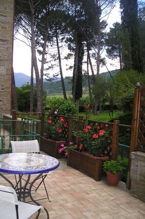 Outdoor dining - für 3 Personen  + 1 Kind ca. 75 m² in Cortona, Toskana (Provinz Arezzo) by Interhome (Cortona)