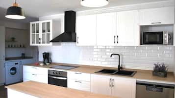 Micro-ondes, four, plaque de cuisson, lave-vaisselle