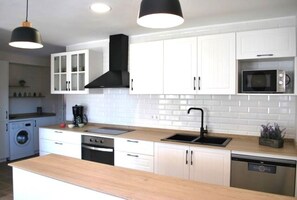 Microonde, forno, piano cottura, lavastoviglie