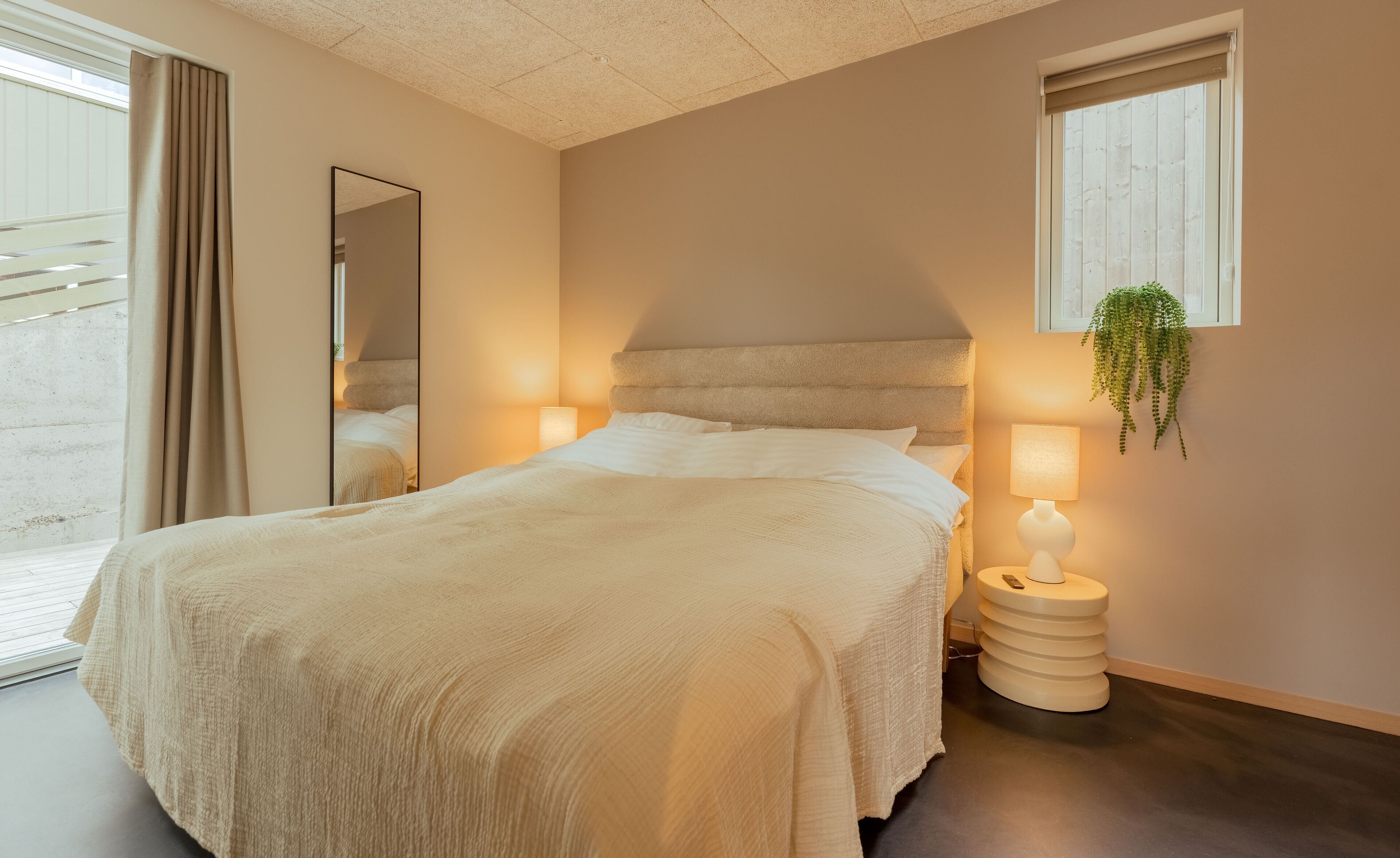 Premium bedding, iron/ironing board, free WiFi, bed sheets