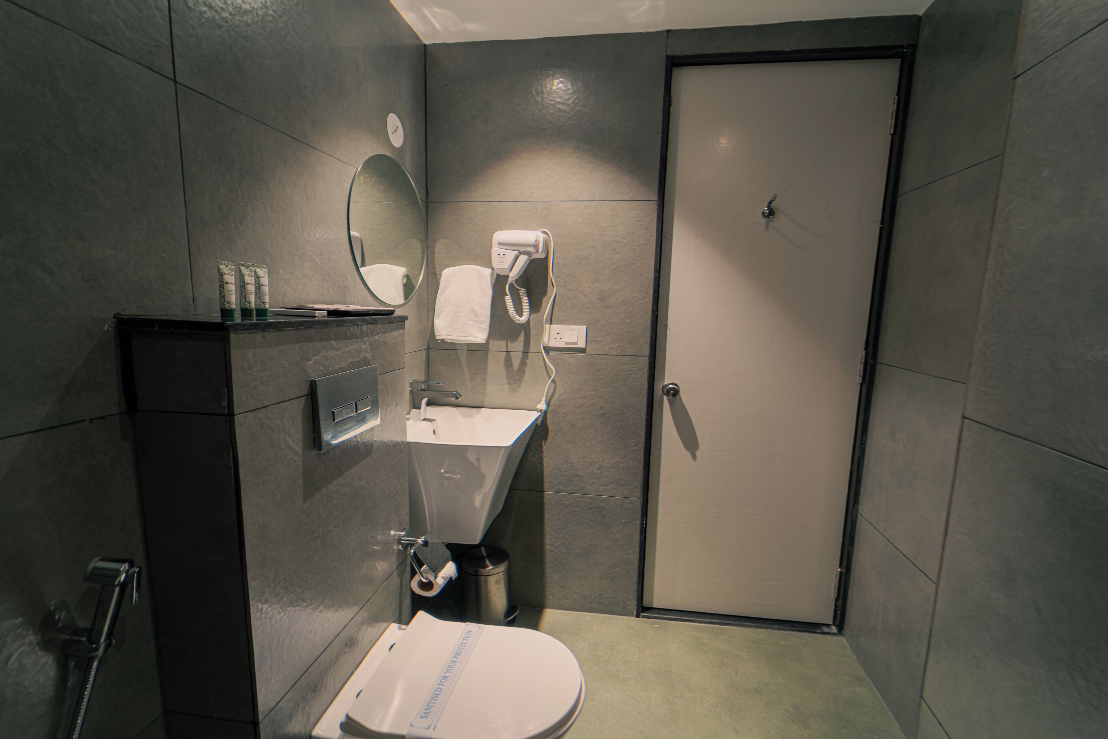 Studio | Bathroom | Shower, free toiletries, towels, soap
