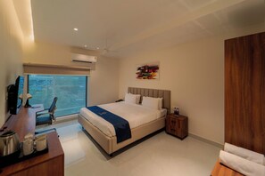 开间 | 办公桌、笔记本电脑工作区、免费 WiFi