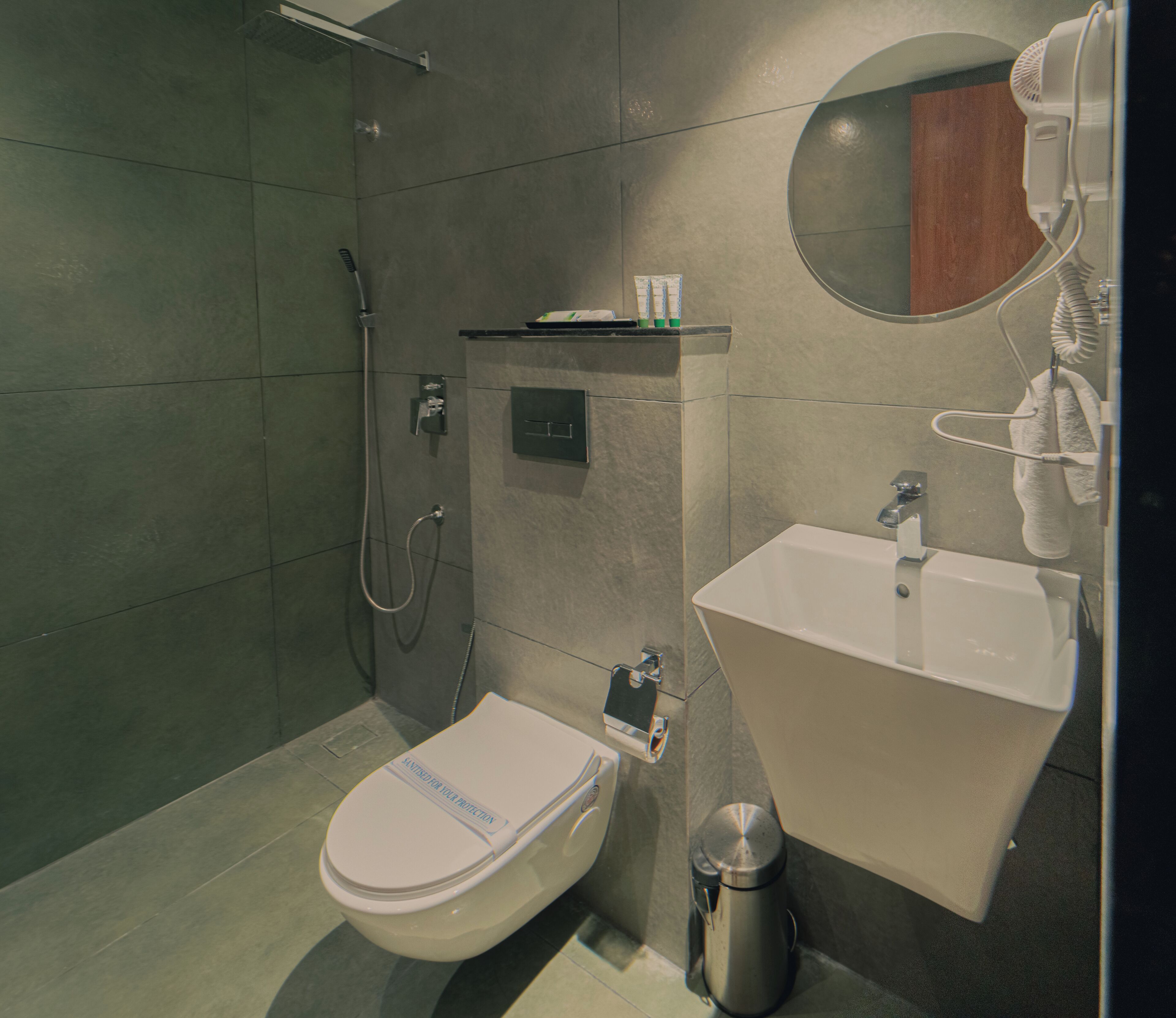 开间 | 浴室 | 淋浴设施、免费洗浴用品、毛巾、肥皂